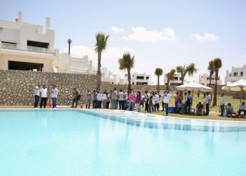 الحياة تدب في «چيفيرا» مع استكمال تسليم الوحدات للعملاء .. و تشغيل الشاطيء ووحدة طوارئ مستشفي چيفيرا