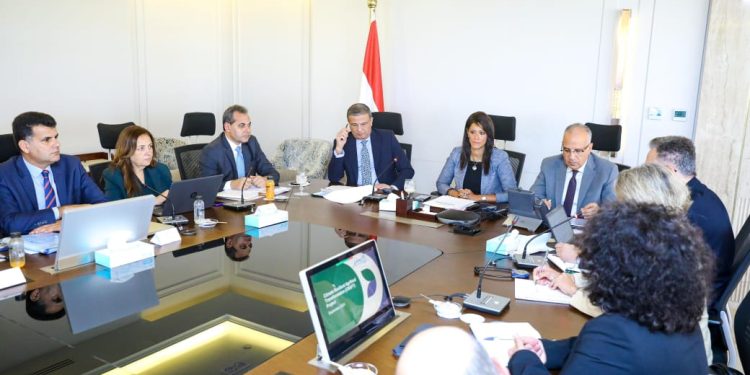 وزراء «التخطيط والتنمية الاقتصادية والتعاون الدولي» و«الموارد المائية والري» و«الزراعة واستصلاح الاراضى» يستعرضون مع بعثة البنك الدولي موقف مشروع التحول الغذائي الزراعي الموائم للمناخ 