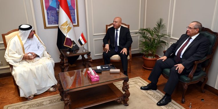 نائب رئيس مجلس الوزراء للتنمية الصناعية يستقبل وزير المواصلات القطري لبحث تدعيم التعاون بين الجانبين في مجالي النقل والصناعة