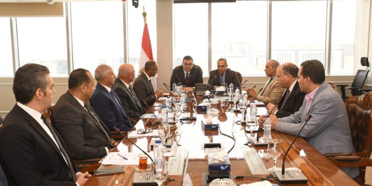 وزير الإسكان ورئيس «شركة العاصمة» يتابعان موقف منظومة مياه الشرب والصرف الصحى بالعاصمة الإدارية الجديدة