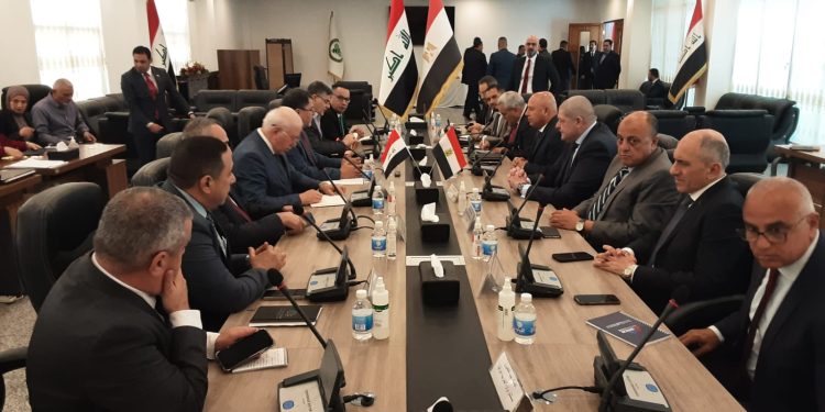 خلال زيارته للعراق .. وزير الصناعة يلتقي نظيره العراقي لبحث التعاون المشترك في مجال الصناعة