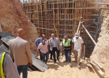 نائب رئيس هيئة المجتمعات العمرانية يتفقد مشروع الخزانات الاستراتيجية سعة 80 ألف م3 بمدينة حدائق أكتوبر