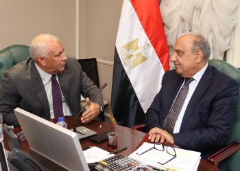 وزير الكهرباء يستقبل محافظ الوادي الجديد لبحث مستجدات الأعمال والتعاون لتوفير الكهرباء اللازمة للاستثمار فى نطاق المحافظة
