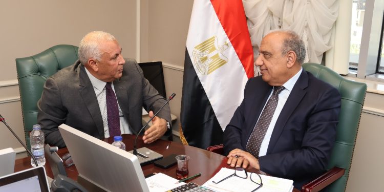 وزير الكهرباء يستقبل محافظ الوادي الجديد لبحث مستجدات الأعمال والتعاون لتوفير الكهرباء اللازمة للاستثمار فى نطاق المحافظة