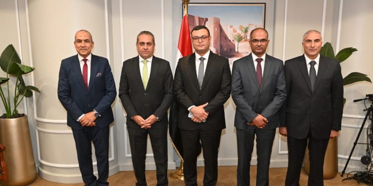 بين «هيئة المجتمعات» و«شركة العاصمة» .. وزير الإسكان ورئيس شركة «العاصمة» يشهدان توقيع عقد لضبط وحوكمة منظومة مياه الشرب والصرف الصحى بالعاصمة الإدارية الجديدة