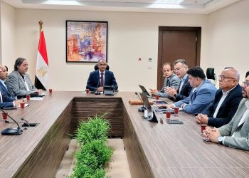 وزير الاسكان يوجه بتعظيم دور الشراكة مع القطاع الخاص في قطاع مشروعات مياه الشرب والصرف الصحي