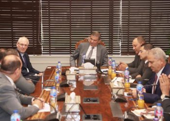 وزير الزراعة يبحث مع إحدى كبريات الشركات العالمية لإنتاج وتصنيع الألبان سبل تعزيز استثماراتها ودعم صغار المزارعين في مصر