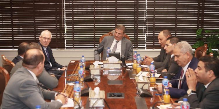 وزير الزراعة يبحث مع إحدى كبريات الشركات العالمية لإنتاج وتصنيع الألبان سبل تعزيز استثماراتها ودعم صغار المزارعين في مصر