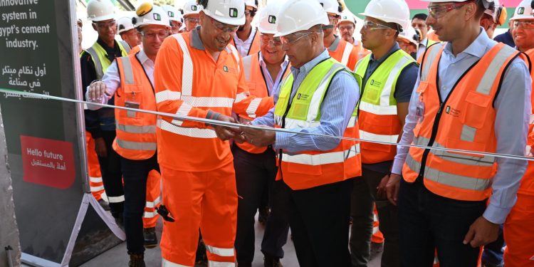 وزير الصناعة يفتتح محطة استعادة الطاقة المهدرة لشركة «هايدلبرج ماتيريالز مصر» بمصنعها بحلوان