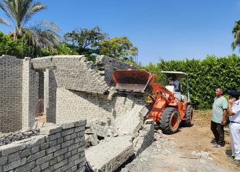 إزالة تعديات ومخالفات بناء في حملات بالساحل الشمالي الغربي ومدينة سفنكس الجديدة