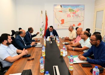 فى اجتماع صباح اليوم بـ«العلمين الجديدة»: وزير الإسكان يتابع موقف تنفيذ المشروعات التنموية المتنوعة بإقليم الساحل الشمالى الغربى