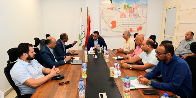 فى اجتماع صباح اليوم بـ«العلمين الجديدة»: وزير الإسكان يتابع موقف تنفيذ المشروعات التنموية المتنوعة بإقليم الساحل الشمالى الغربى