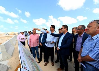 وزير الإسكان يتفقد موقف تنفيذ أعمال المرافق والطرق بالأراضى الخاضعة لولاية «هيئة المجتمعات العمرانية الجديدة» بمنطقة غرب الضبعة