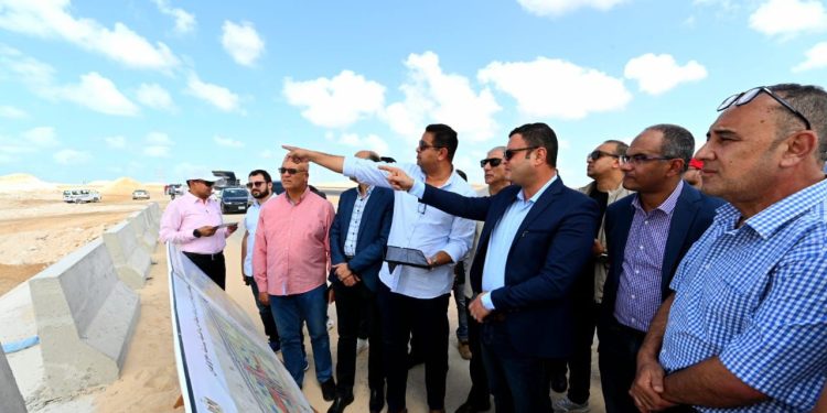 وزير الإسكان يتفقد موقف تنفيذ أعمال المرافق والطرق بالأراضى الخاضعة لولاية «هيئة المجتمعات العمرانية الجديدة» بمنطقة غرب الضبعة