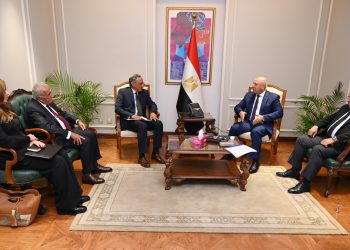 وزير الصناعة يبحث مع وفد غرفة «التجارة الأمريكية بالقاهرة» سبل زيادة الاستثمارات الأمريكية بالسوق المصري في مجالي الصناعة والنقل