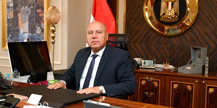 «الصناعة» تؤكد منصة مصر الصناعية الرقمية تضم كل طروحات الأراضى الاستثمارية الصناعية