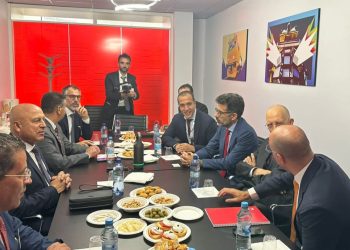 وزير الصناعة التقي رئيس وقيادات شركة ميرمك على هامش فعاليات اليوم الثاني لمعرض إينوترانس 2024 المقام بالعاصمة الألمانية برلين 