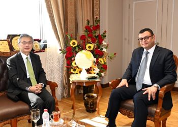 وزير الإسكان يستقبل السفير الياباني بالقاهرة لبحث سبل تعزيز التعاون المشترك بين البلدين