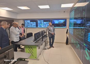 فى زيارة ميدانية .. وزير الكهرباء يتفقد شركة شمال القاهرة لتوزيع الكهرباء فرع القاهرة الجديدة 