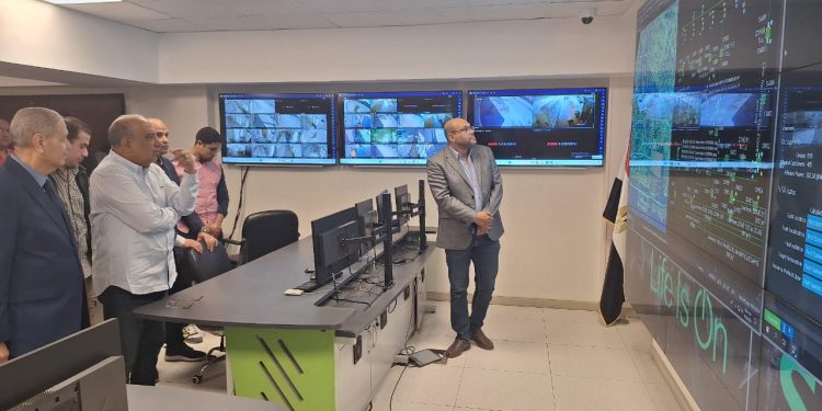 فى زيارة ميدانية .. وزير الكهرباء يتفقد شركة شمال القاهرة لتوزيع الكهرباء فرع القاهرة الجديدة