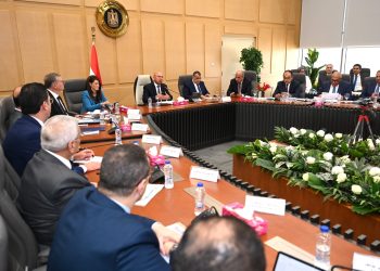 وزير الصناعة يترأس الاجتماع السابع للمجموعة الوزارية للتنمية الصناعية