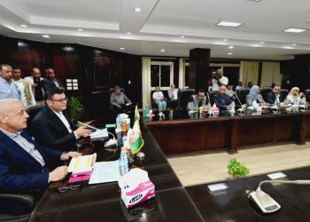 وزير الإسكان ومحافظ الأقصر يتابعان موقف خدمات مياه الشرب والصرف الصحى بالمحافظة