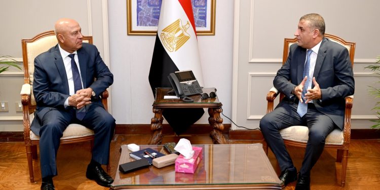 وزير الصناعة: يبحث مع وفد شركة نستله مصر خطط الشركة المستقبلة بالسوق المصري