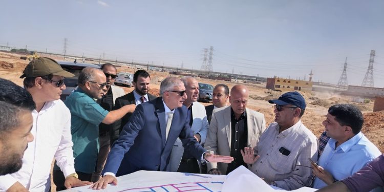 نائب رئيس «المجتمعات العمرانية» يتابع موقف دراسة طلبات التقنين وجداول التسليم بالأراضى المضافة لمدينة الشروق