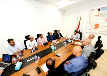 فى اجتماع استمر 5 ساعات صباح اليوم بـ «العلمين الجديدة»: وزير الإسكان يتابع موقف تنفيذ المشروعات التنموية المتنوعة بإقليم الساحل الشمالى الغربى