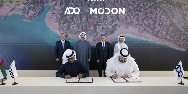 بحضور محمد بن زايد وعبد الفتاح السيسي القابضة (ADQ) تُعين «مُدن» مطوراً رئيسياً لمشروع «رأس الحكمة» في مصر