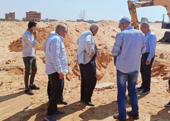 مسئولو «الإسكان» يتفقدون موقف مشروعات المرافق بالمناطق المضافة لمدينة العبور الجديدة