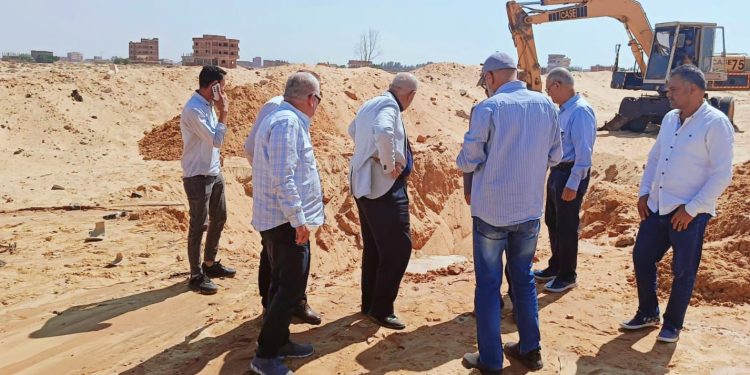 مسئولو «الإسكان» يتفقدون موقف مشروعات المرافق بالمناطق المضافة لمدينة العبور الجديدة