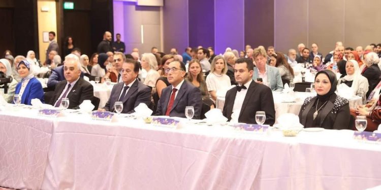 وسط مشاركة لأكثر من 100 خبير ومحاضر دولي .. رئيس الوزراء يلتقي بأبرز علماء العالم في مجال زراعة الأعضاء خلال الحفل الختامي للمؤتمر الدولي لمؤسسة تبرع مصر حياة