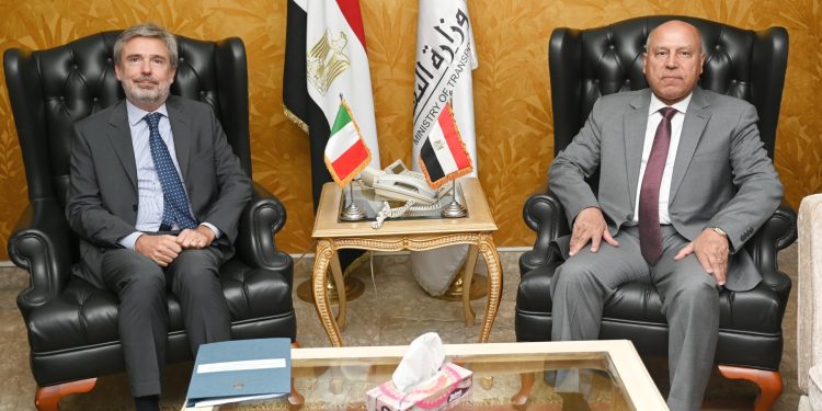 وزارة الصناعة ومنظمة العمل الدولية توقعان وثيقة مشروع تعزيز الإنتاجية وتحسين ظروف العمل في القطاعات الصناعية الرئيسية في مصر