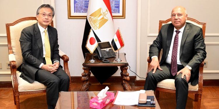 وزير الصناعة يستقبل سفير اليابان بالقاهرة ووفد شركة يازاكي للأنظمة الكهربائية لبحث الموقف الحالي لمصنع الشركة الجاري إقامته بالفيوم