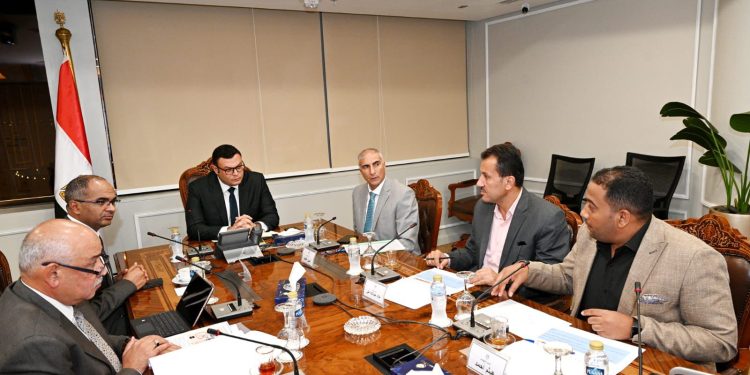 وزير الإسكان يتابع منظومة الصرف الصحى والصناعى بالعاشر من رمضان.. والتوسعات الجارية لاستيعاب زيادة الصرف الصناعى