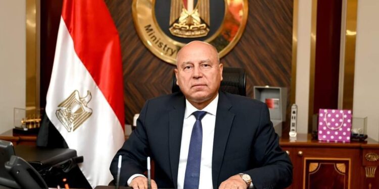 وزير الصناعة ضرورة مواجهة الاتجار بالأراضي الصناعية