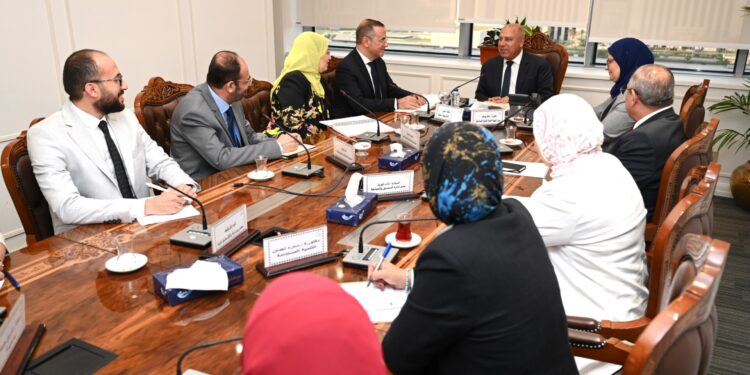 وزير الصناعة يبحث مع الممثل الإقليمي لمنظمة «اليونيدو» في مصر برامج المنظمة والموقف الحالي لمشروعاتها في السوق المصري