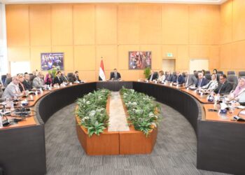 وزير الإسكان يعقد اجتماعاً موسعاً لمتابعة موقف تنفيذ «حديقة تلال الفسطاط» فى موقع مركزى بقلب القاهرة التاريخية