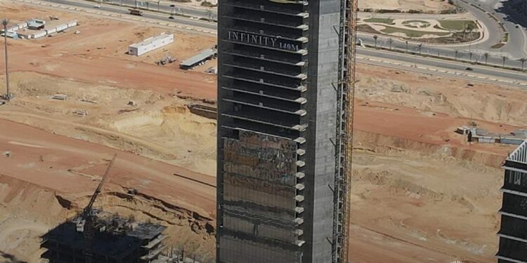 «إنفنيتي تاورز» تتسلم جائزة أفضل برج تجاري وأفضل برج إداري في مصر وأفريقيا لعام 2024-2025