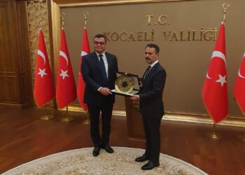 وزير الإسكان يبحث مع محافظ كوجالى التركية سبل وفرص التعاون لتعظيم الصناعات المستهدفة فى قطاع المرافق في مصر