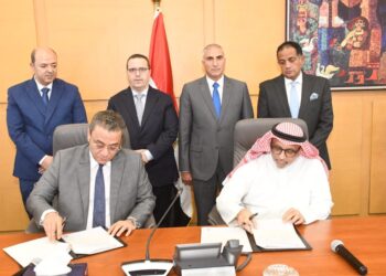 تنفيذاً لتكليفات وزير الإسكان فى ضوء توجيهات القيادة السياسية .. «الإسكان» توقيع عقد مبادلة لقطع الأراضي المملوكة لشركة سملا وعلم الروم بمرسى مطروح بقطعتى أرض بالقاهرة الجديدة