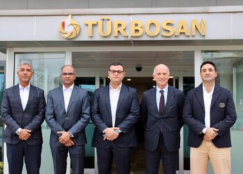 خلال زيارته لمصنع «تربوسان» بتركيا .. «وزير الإسكان» يؤكد اهتمام الدولة المصرية بتعزيز التعاون والشراكة مع المصانع التركية المتخصصة لتوطين الصناعة محلياً