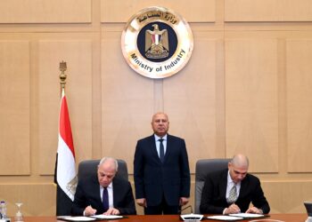 وزير الصناعة يشهد توقيع برتوكول تعاون بين «جهاز المشروعات الصناعية والتعدينية» و«هيئة تنمية الصعيد» لتقديم كافة الخدمات الهندسية والاستشارية والإشرافية للمشروعات بالصعيد 