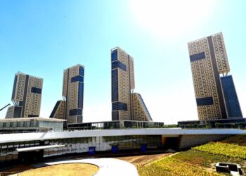 مسئولو الإسكان يصطحبون أسطورة العقارات في اليابان وأعضاء تحالفه الاستثماري 15 شركة فى جولة بالعاصمة الإدارية الجديدة