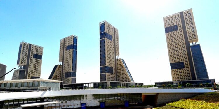 مسئولو الإسكان يصطحبون أسطورة العقارات في اليابان وأعضاء تحالفه الاستثماري 15 شركة فى جولة بالعاصمة الإدارية الجديدة