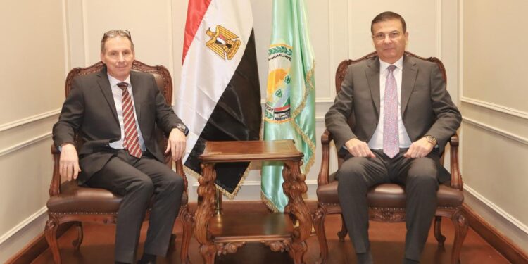 وزير الزراعة يبحث مع مدير مكتب برنامج الغذاء العالمى المشروعات الزراعية المشتركة بين الوزارة والبرنامج