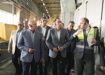 خلال زيارته لمحافظة السويس اليوم .. رئيس الوزراء يتفقد مصنع شركة «كناوف» الألمانية للألواح الجبسية
