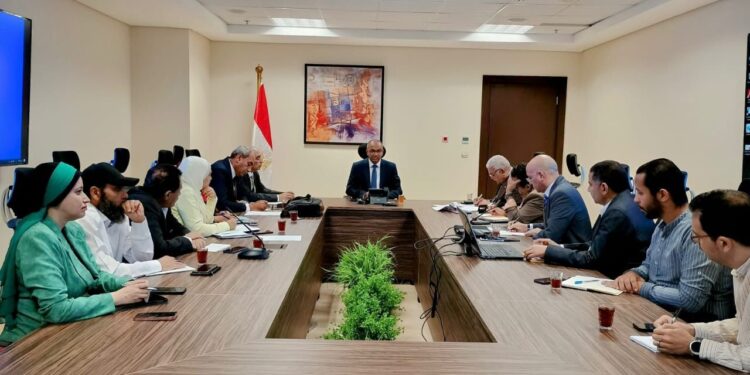 نائب وزير الإسكان يترأس اجتماعاً موسعاً لمناقشة سبل الاستغلال الأمثل لمياه الصرف المعالجة بالتنسيق مع الجهات ذات الصلة