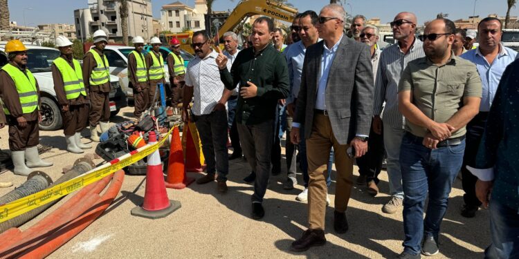 تنفيذاً لتوجيهات وزير الإسكان .. نائب رئيس «المجتمعات العمرانية» يتابع موقف تنفيذ المشروعات التنموية بالمدن الجديدة غرب القاهرة